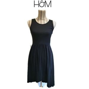 4/$25 🥂 H&M Black Skater Dress Size Small